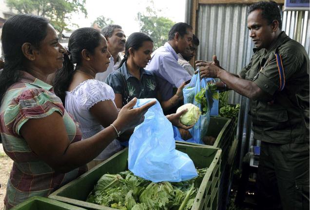 Army selling vege - colombo telegraph pic thehindu